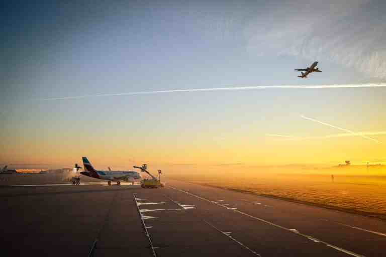 aviation-Germanys-first-electric-de-icer-in-use-at-Stuttgart-Airport
