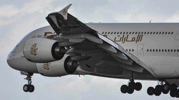 Emirates Airbus A380 à Londres Gatwick (Image : TransportMedia UK)